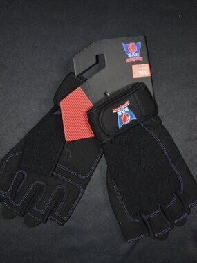 Fingerless Weightlifting Gloves with Wrist Wraps – Padded Gym Gloves for Men